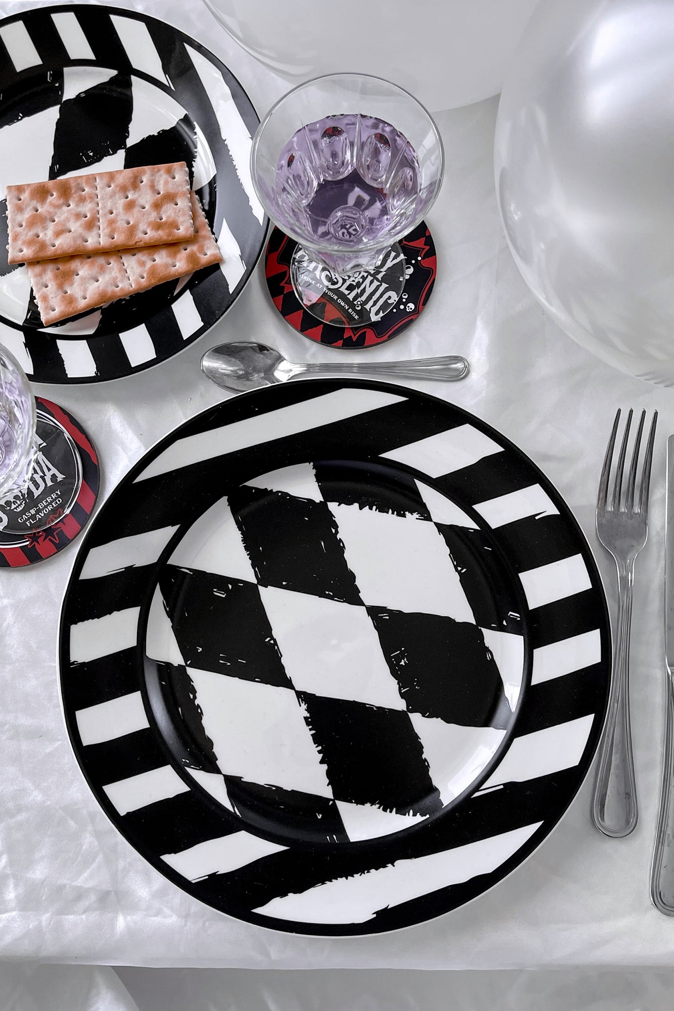 Black and white checkered plates best sale